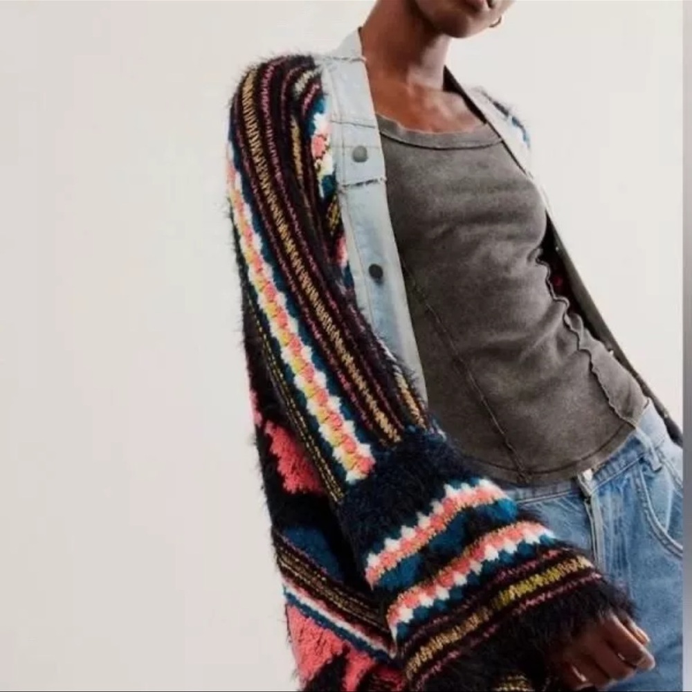 Free People Running Wild Poncho Pockets Fuzzy Oversized M/L Frayed - Picture 2 of 7